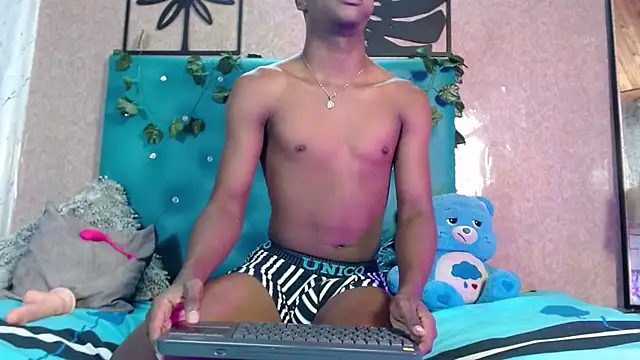 Snapshot of patrick__evans chatting on 02-13-25, 05:48 patrick  evans online show from 02-13-25, 05:48