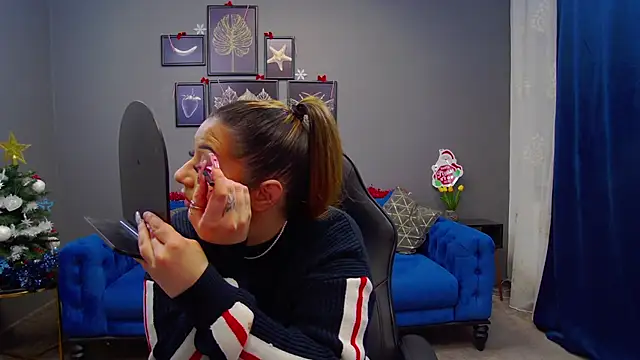 Katewalker  online show from 12-17-24, 06:09