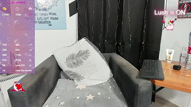 Snapshot of alexysgray chatting on 11-26-25, 04:30 alexysgray online show from 11-26-25, 04:30