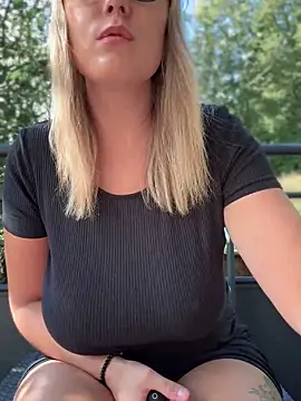 Snapshot of Leanymphoo chatting on 09-27-25, 09:36 Leanymphoo online show from 09-27-25, 09:36