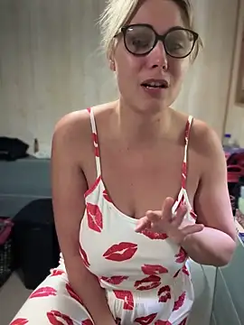 Snapshot of Leanymphoo chatting on 10-03-25, 08:33 Leanymphoo online show from 10-03-25, 08:33