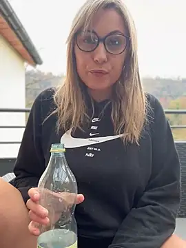 Snapshot of Leanymphoo chatting on 10-19-25, 09:54 Leanymphoo online show from 10-19-25, 09:54