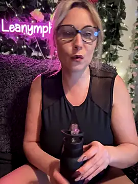 Snapshot of Leanymphoo chatting on 10-24-25, 08:27 Leanymphoo online show from 10-24-25, 08:27