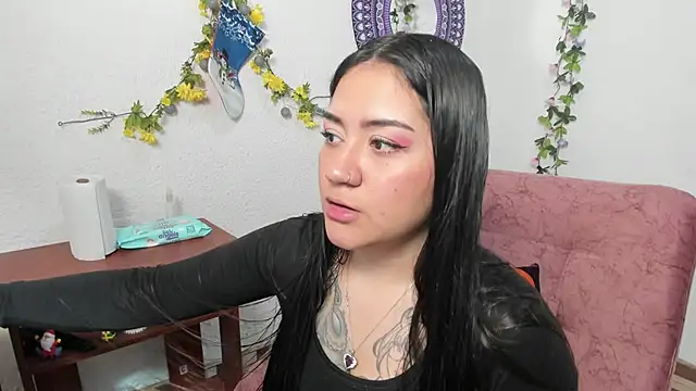 Snapshot of Hanna_moore1 chatting on 12-14-24, 06:41 Hanna moore1 online show from 12-14-24, 06:41