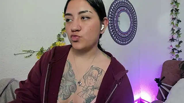 Snapshot of Hanna_moore1 chatting on 02-04-25, 01:02 Hanna moore1 online show from 02-04-25, 01:02