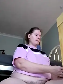 Snapshot of xxSexyBushLinnxx chatting on 12-12-24, 11:29 xxSexyBushLinnxx online show from 12-12-24, 11:29