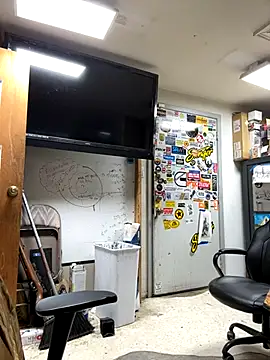 Snapshot of tank32s chatting on 12-04-24, 08:23 tank32s online show from 12-04-24, 08:23