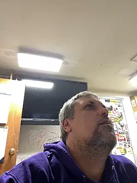 Snapshot of tank32s chatting on 12-12-24, 10:34 tank32s online show from 12-12-24, 10:34