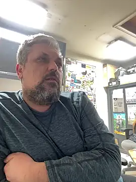 Snapshot of tank32s chatting on 03-17-25, 07:13 tank32s online show from 03-17-25, 07:13