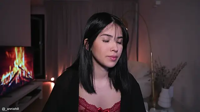 Snapshot of anniehillofficial chatting on 10-01-25, 08:37 anniehillofficial online show from 10-01-25, 08:37