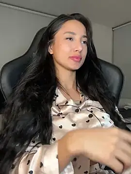 Snapshot of EvaMoet chatting on 12-06-24, 08:05 EvaMoet online show from 12-06-24, 08:05