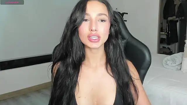 Snapshot of EvaMoet chatting on 03-03-25, 05:09 EvaMoet online show from 03-03-25, 05:09