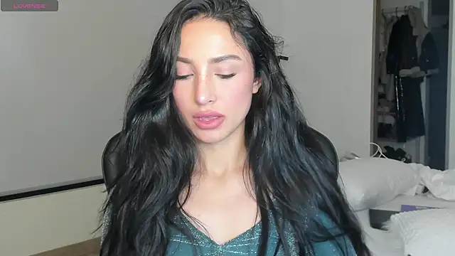 Snapshot of EvaMoet chatting on 03-06-25, 06:41 EvaMoet online show from 03-06-25, 06:41