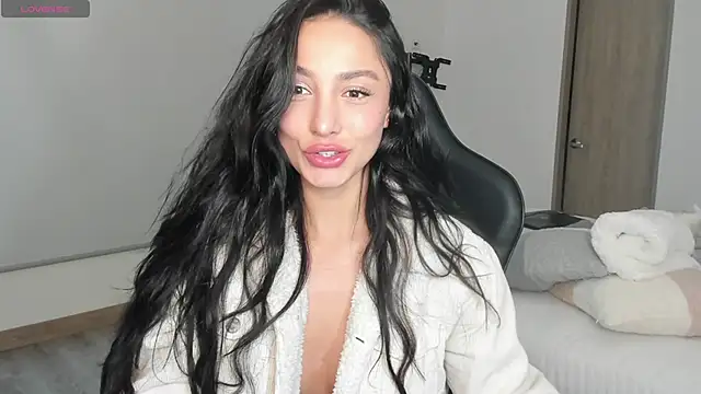 Snapshot of EvaMoet chatting on 03-07-25, 08:34 EvaMoet online show from 03-07-25, 08:34