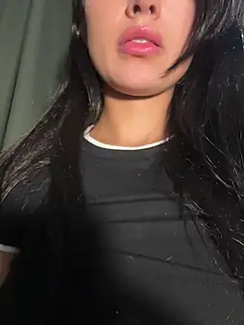 Snapshot of EvaMoet chatting on 10-14-25, 01:06 EvaMoet online show from 10-14-25, 01:06