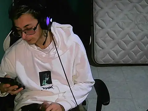 Snapshot of Jughead_16 chatting on 09-23-25, 05:43 Jughead 16 online show from 09-23-25, 05:43