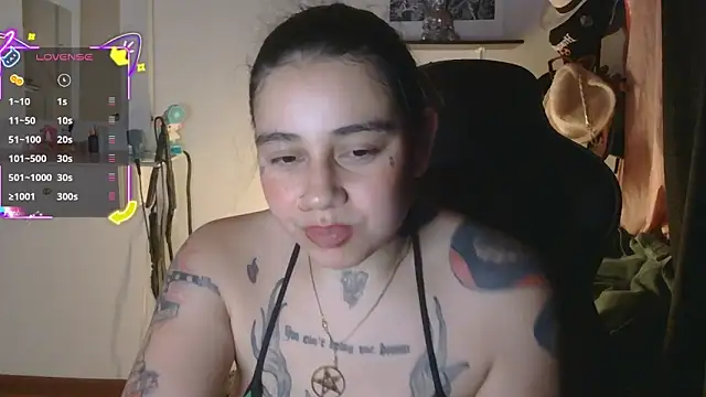Snapshot of val_bardot chatting on 06-05-26, 02:40 val bardot online show from 06-05-26, 02:40
