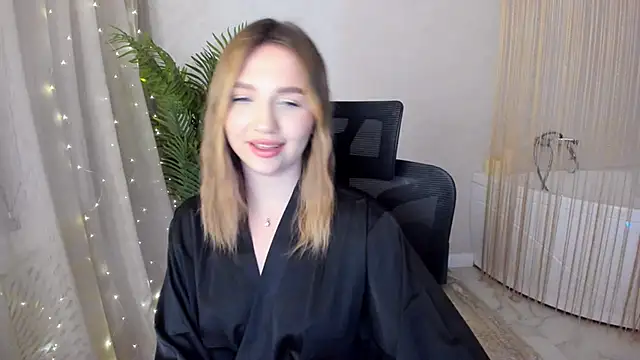 Snapshot of GracefulLook chatting on 01-21-25, 05:51 GracefulLook online show from 01-21-25, 05:51