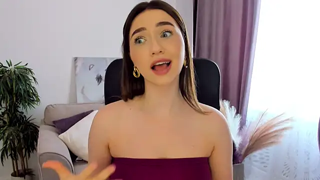 Snapshot of GracefulLook chatting on 02-12-25, 09:42 GracefulLook online show from 02-12-25, 09:42