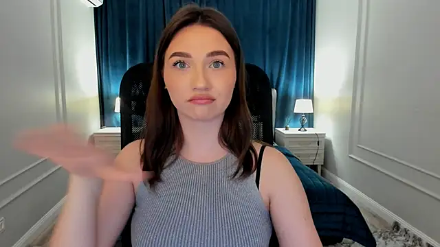 Snapshot of GracefulLook chatting on 02-15-25, 07:39 GracefulLook online show from 02-15-25, 07:39