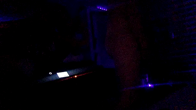 Snapshot of Fr4nk1eFFuxxx chatting on 12-15-24, 10:07 Fr4nk1eFFuxxx online show from 12-15-24, 10:07