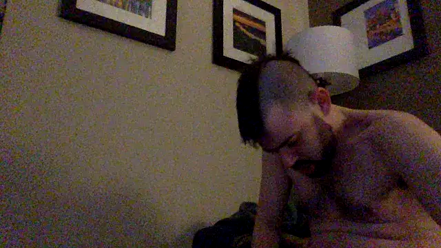 Snapshot of Fr4nk1eFFuxxx chatting on 01-04-25, 07:55 Fr4nk1eFFuxxx online show from 01-04-25, 07:55