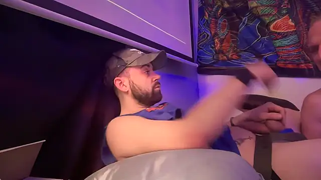 Snapshot of Fr4nk1eFFuxxx chatting on 03-04-25, 08:49 Fr4nk1eFFuxxx online show from 03-04-25, 08:49