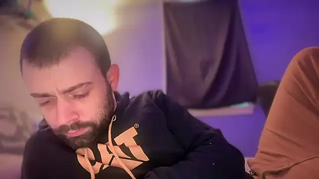 Snapshot of Fr4nk1eFFuxxx chatting on 03-08-25, 10:24 Fr4nk1eFFuxxx online show from 03-08-25, 10:24