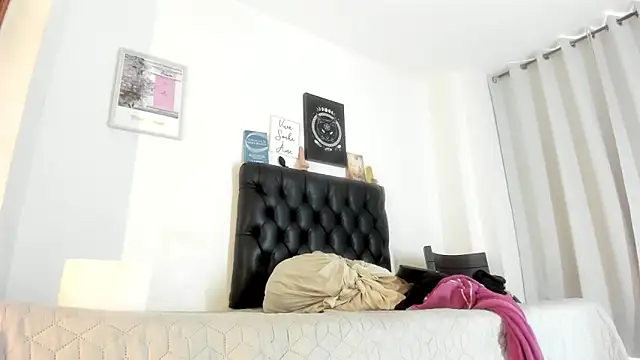 JohanyLatino online show from 01-24-25, 06:04