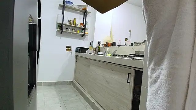 roxana collins online show from 04-26-26, 04:59