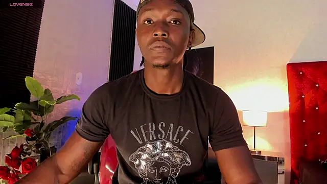 Snapshot of DannSmmith chatting on 10-25-25, 03:47 DannSmmith online show from 10-25-25, 03:47