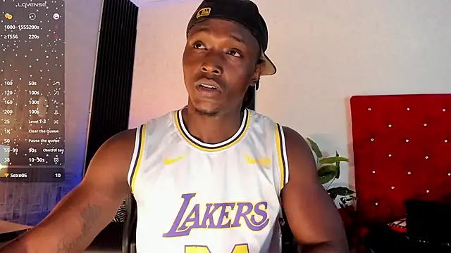 Snapshot of DannSmmith chatting on 10-26-25, 05:02 DannSmmith online show from 10-26-25, 05:02