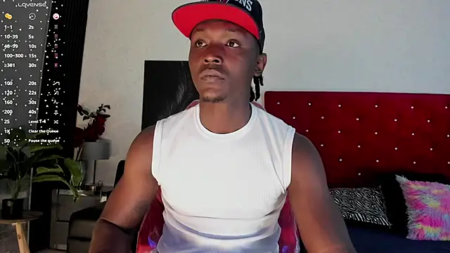 Snapshot of DannSmmith chatting on 11-25-25, 01:00 DannSmmith online show from 11-25-25, 01:00