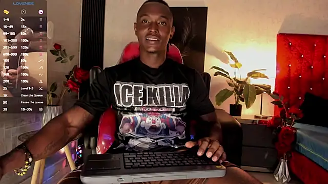 Snapshot of DannSmmith chatting on 12-15-25, 12:20 DannSmmith online show from 12-15-25, 12:20