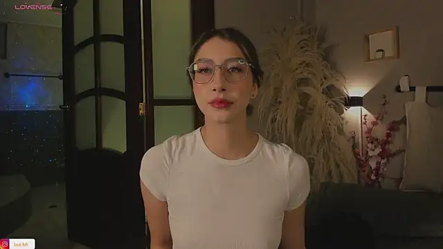 Snapshot of lua_ferch__ chatting on 02-15-25, 12:54 lua ferch online show from 02-15-25, 12:54