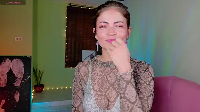 Snapshot of Emma__Blanco chatting on 06-10-26, 03:11 Emma Blanco online show from 06-10-26, 03:11