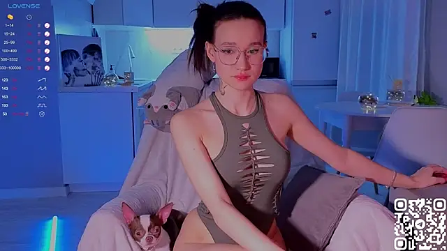 Snapshot of shey1i chatting on 12-13-24, 08:37 shey1i online show from 12-13-24, 08:37