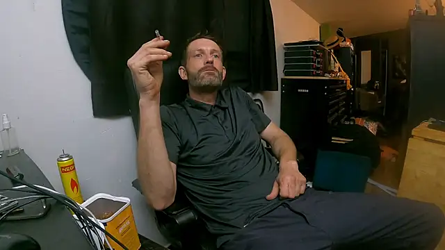 Snapshot of leanjamesdean chatting on 10-20-25, 05:52 leanjamesdean online show from 10-20-25, 05:52