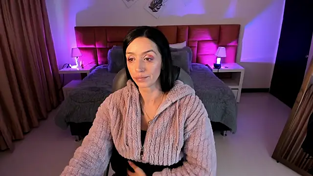 Kristen Garner online show from 10-21-25, 08:09