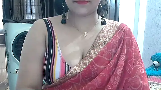 Snapshot of Maria_55 chatting on 05-08-26, 05:35 Maria 55 online show from 05-08-26, 05:35