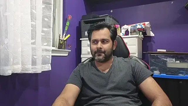 Snapshot of Sakhtlaundaz chatting on 12-14-24, 11:56 Sakhtlaundaz online show from 12-14-24, 11:56