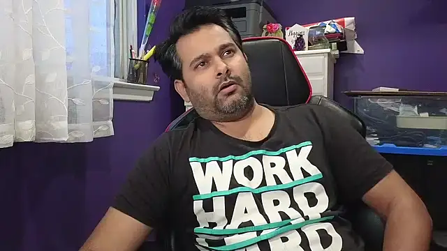 Snapshot of Sakhtlaundaz chatting on 12-29-24, 09:41 Sakhtlaundaz online show from 12-29-24, 09:41