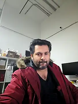 Snapshot of Sakhtlaundaz chatting on 12-30-24, 10:45 Sakhtlaundaz online show from 12-30-24, 10:45