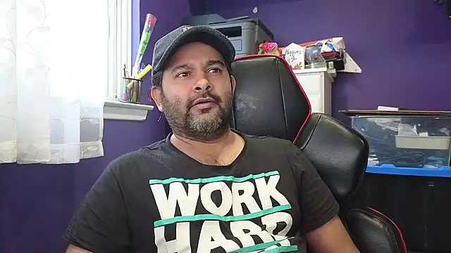 Snapshot of Sakhtlaundaz chatting on 01-06-25, 01:41 Sakhtlaundaz online show from 01-06-25, 01:41