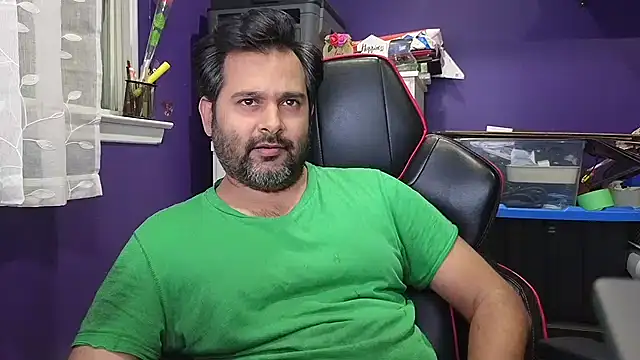 Snapshot of Sakhtlaundaz chatting on 01-08-25, 11:52 Sakhtlaundaz online show from 01-08-25, 11:52