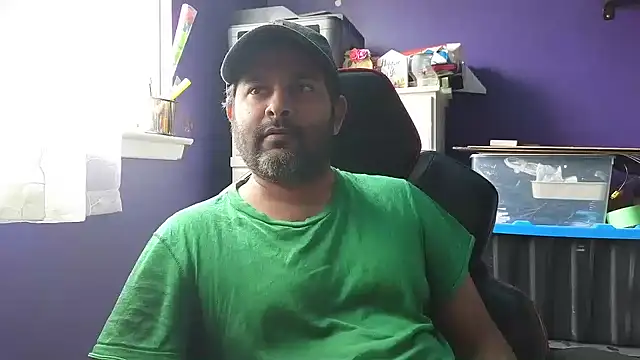 Snapshot of Sakhtlaundaz chatting on 01-10-25, 04:51 Sakhtlaundaz online show from 01-10-25, 04:51