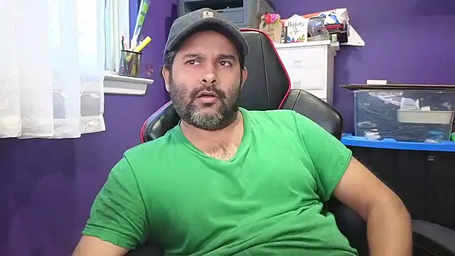 Snapshot of Sakhtlaundaz chatting on 01-10-25, 09:53 Sakhtlaundaz online show from 01-10-25, 09:53