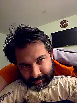 Snapshot of Sakhtlaundaz chatting on 02-14-25, 06:45 Sakhtlaundaz online show from 02-14-25, 06:45