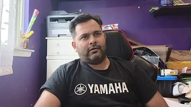 Snapshot of Sakhtlaundaz chatting on 03-12-25, 04:46 Sakhtlaundaz online show from 03-12-25, 04:46