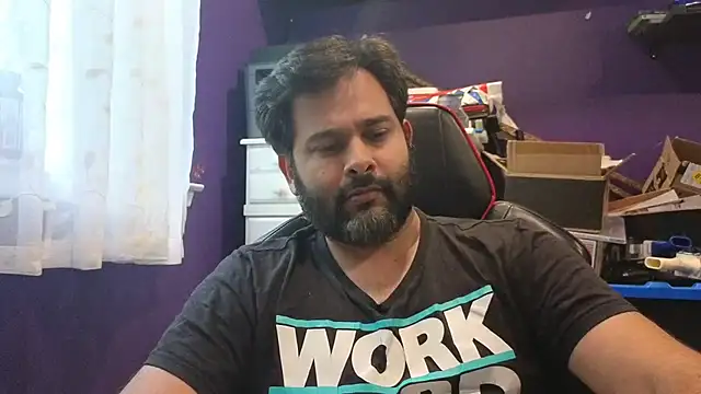 Snapshot of Sakhtlaundaz chatting on 09-10-25, 08:53 Sakhtlaundaz online show from 09-10-25, 08:53